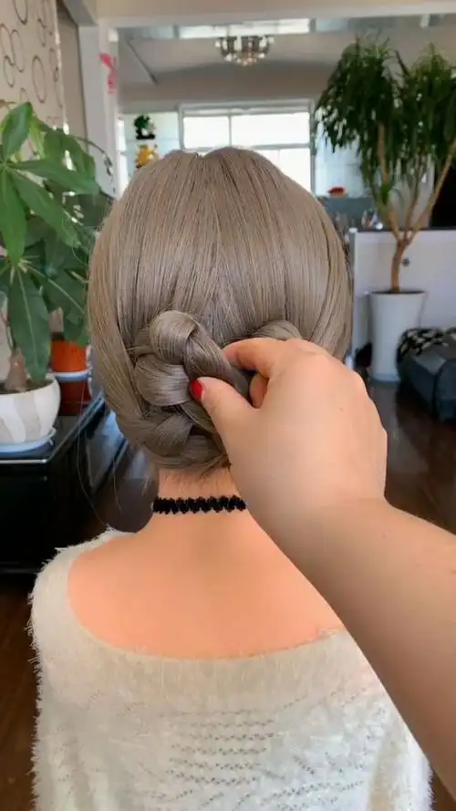 穿旗袍时这样编发,你的气质,别人学不来的