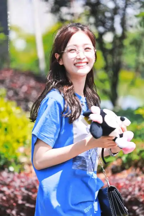 吴宣仪##白齿红唇吴宣仪