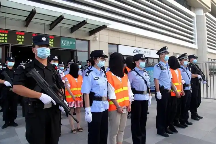 21天辗转5省17市天水警方抓获25名电信网络诈骗犯罪嫌疑人凯旋