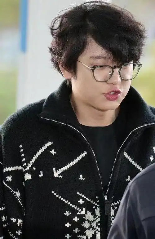 这是朴灿烈?果然人胖了就会变丑,爱豆也不例外