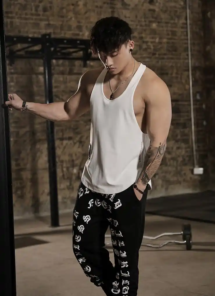 组图:清秀,健硕的男生,穿上衣服你能看出他有这么健美身材吗?