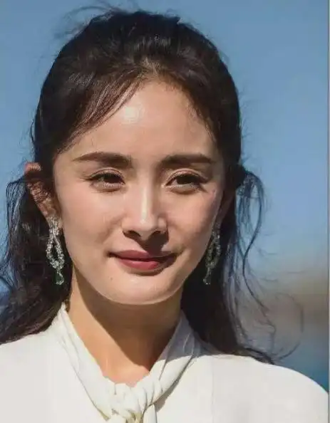 杨幂的医美实力果然牛,五方垮脸光速逆袭,生图踢翻百万摄影师!