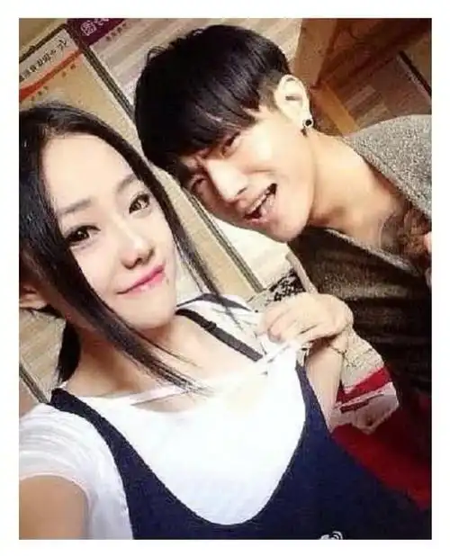 青你2喻言不当言行被扒与陌生男子合照曝光网友毁三观