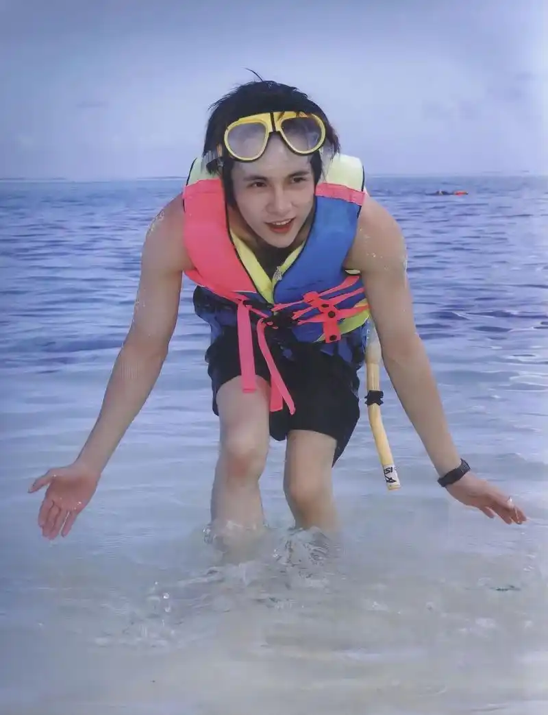 薛之谦早期珍贵图鉴|第二弹来啦 《太平洋的风》里的谦谦真的太嫩太帅