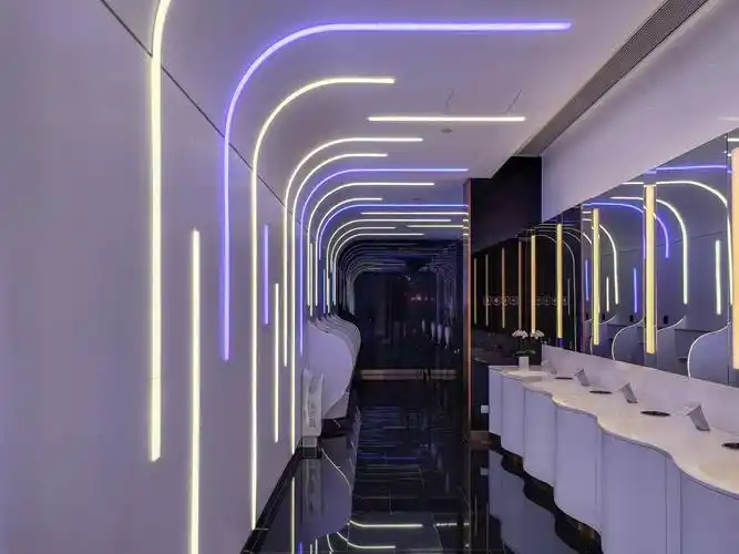 上海商场卫生间装饰科技感十足外观与太空舱撞脸