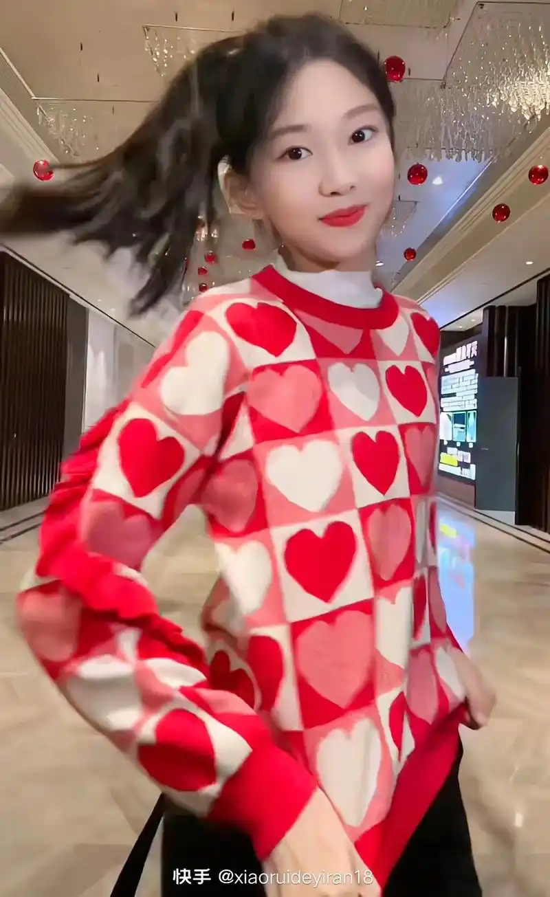 宋小睿照片好看吗漂亮吗最后一张照片是宋小睿和她婶婶照片 - 抖音