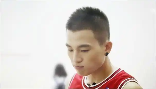 穷小子欧豪没钱又没没背景为什么会受到导演的喜欢