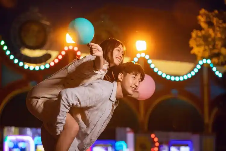 原创男女之间的暧昧往往逃不过这几种迹象伪装不了