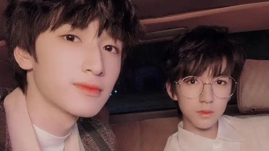 翔霖|严浩翔|贺峻霖|时代少年团|tnt|图源微… - 堆糖,美图壁纸兴趣