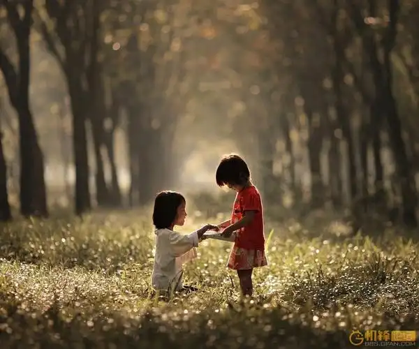 求这两个小女孩的壁纸图片出处,附图