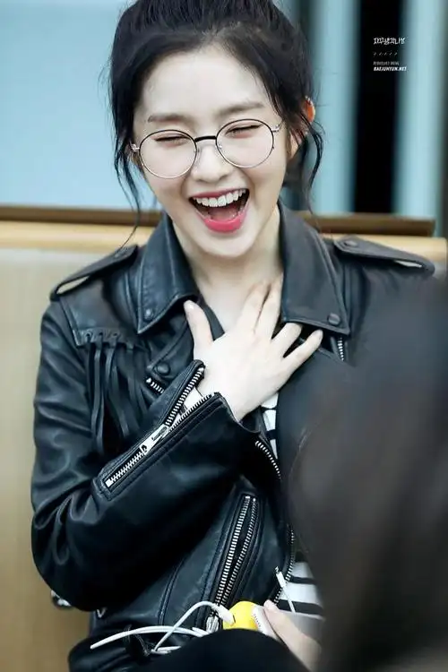 k-pop中极具感染力的18位女偶像的微笑