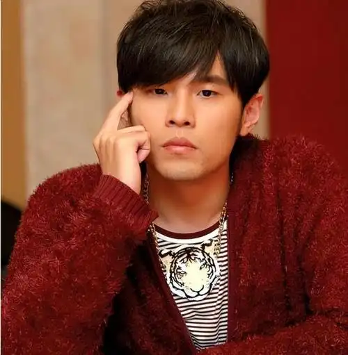 周杰伦的八字(周杰伦的八字为什么又有钱又有名)