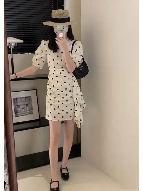 夏季穿搭波点裙