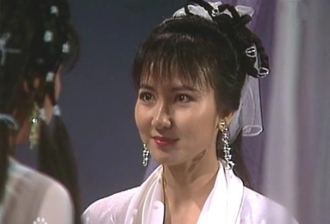 白蛇传里的小青陈美琪,当年也演过白蛇,扮相仙气十足不输赵雅芝