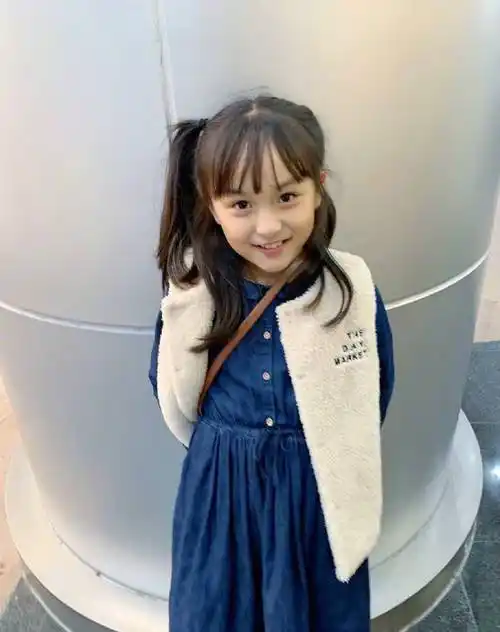 因颜值太高被禁止整容,如今10岁清秀可爱,网友:我等你长大_刘楚恬