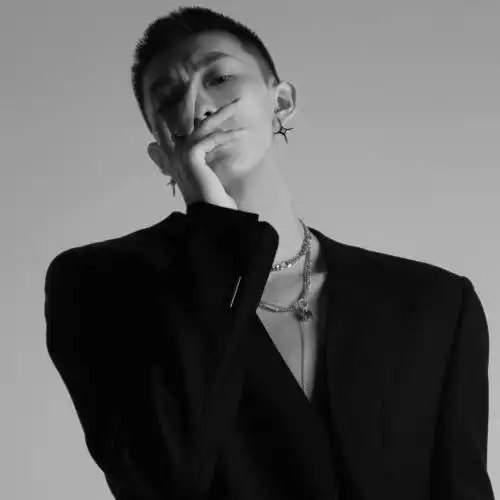 头像男成熟黑白头像,能让你感觉很幸福很温暖的男人