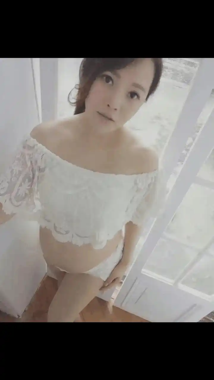 gif创作人# 伊能静孕期照曝光,哪怕怀孕也是美美的小公主,薄纱套装