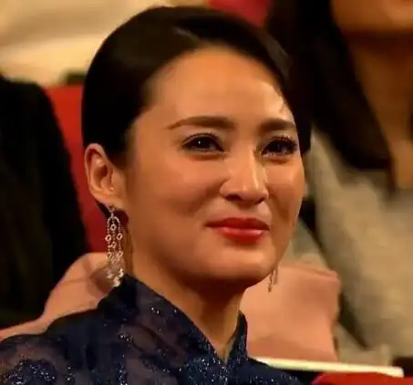 快讯:陈建斌获第51届台湾金马奖最佳新导演 蒋勤勤泪崩(组图)