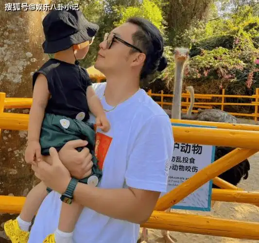 原创她是喜剧女王被渣男抛弃后下嫁小11岁鲜肉今成圈内最幸福的人