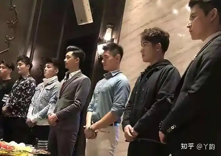 男子称妻子「沉迷」ktv 男模,警方责令场所停业三月,这样处罚有哪些法