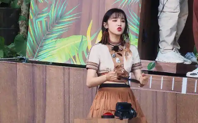 宋雨琦不再称呼李晨"晨哥",反用一字代替,暴露两人私下关系_嘉宾_泡沫