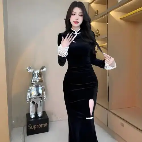 新中式国风复古黑色开叉长袖连衣裙女冬季新款修身显瘦打底长裙子