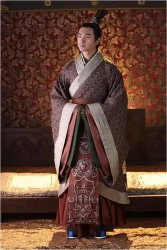 其它 闳放儒雅的汉朝服饰 写美篇汉代大袖曲裾深衣 5,"气象万千"的袍