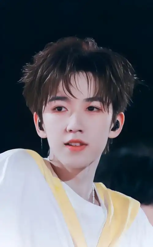 95近期发的每套图里大家点赞最多的那一张,原图无水印~  希望贺峻霖