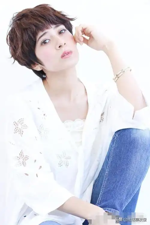 方脸女生适合什么发型?孙俪,马伊琍和李宇春的短发就是答案!