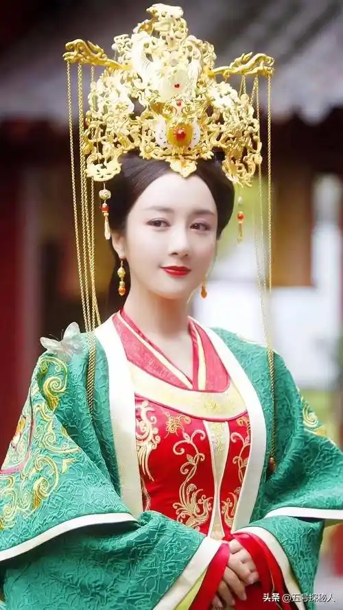 李依晓:她曾是古装第一美人,被狗咬毁容后,42岁靠演坏女人翻身