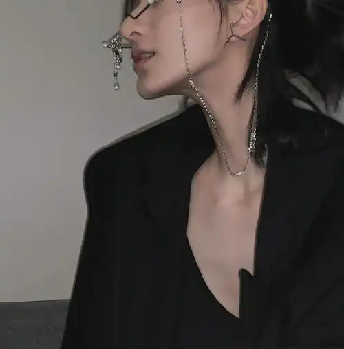 求冷淡风美女头像部位女头