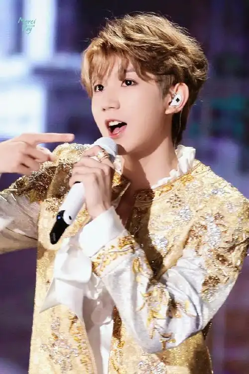 5场万人演唱会《客厅狂欢》创上座率和票房双记录的 是@tfboys-王源呀