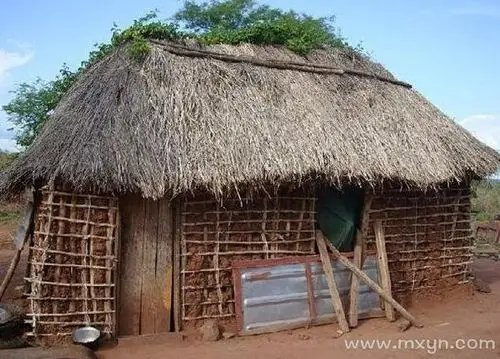 梦见茅房里有女人,预示会打开隐匿的财宝.