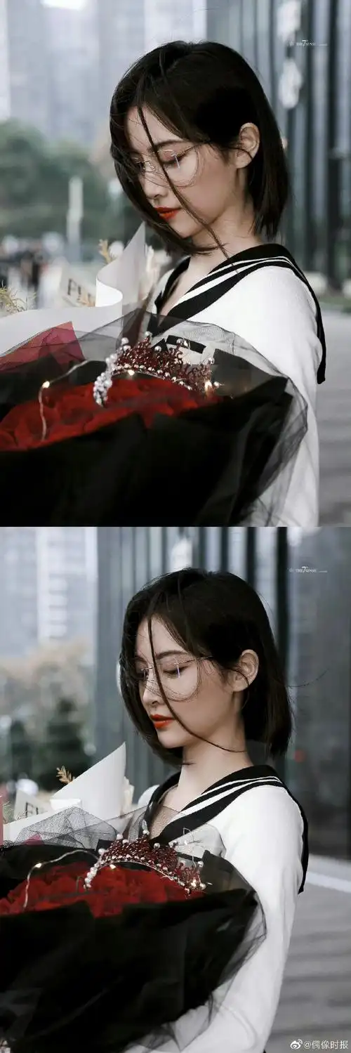 许佳琪金丝眼镜水手服造型