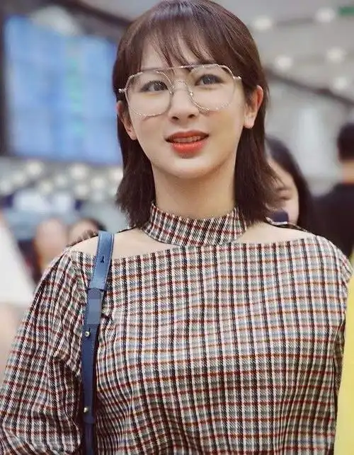 高度近视的明星有哪些陈伟霆杨紫林依晨都是热巴有一千多度