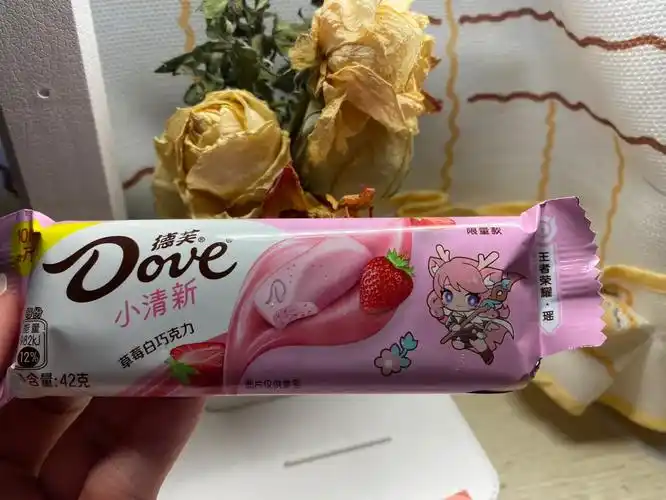 德芙草莓白巧克力也太好吃了