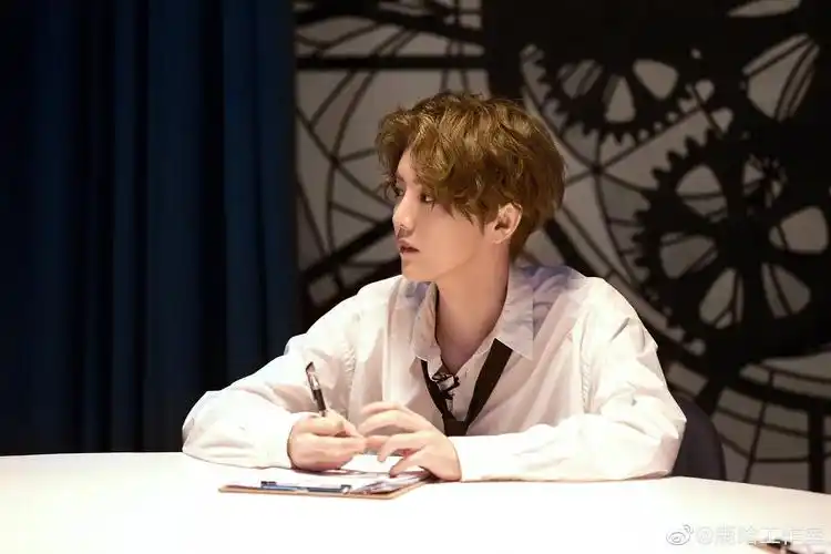 鹿晗送医护粉丝三巡演唱会兑换券