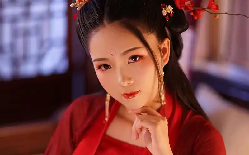 美艳古装美女汉服高清桌面壁纸