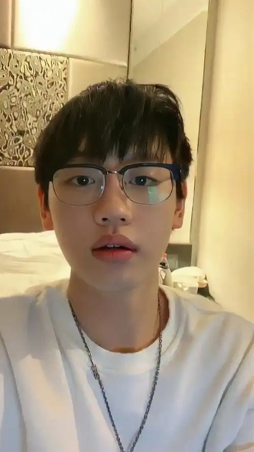 08ak刘彰也要有一栋美图楼06来看看帅哥说唱吧