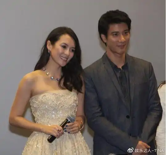 王力宏和霍建华同框前者蓄络腮胡变大叔后者身材发福满面油光