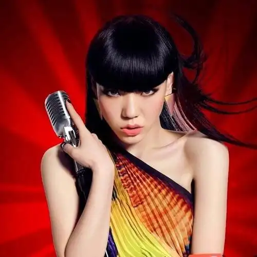 去年是学员今年成评委 吴莫愁在蓉选最强音