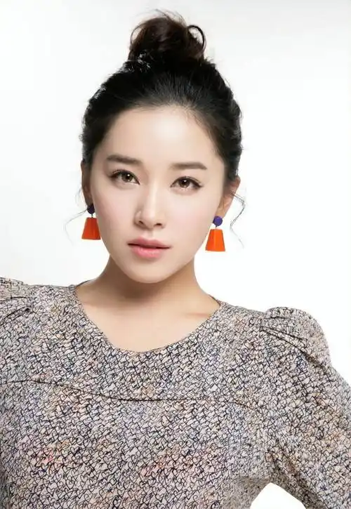 还珠格格》演员对比,未婚紫薇整容式变美,柳红嫁导演生俩娃_角色_阚清