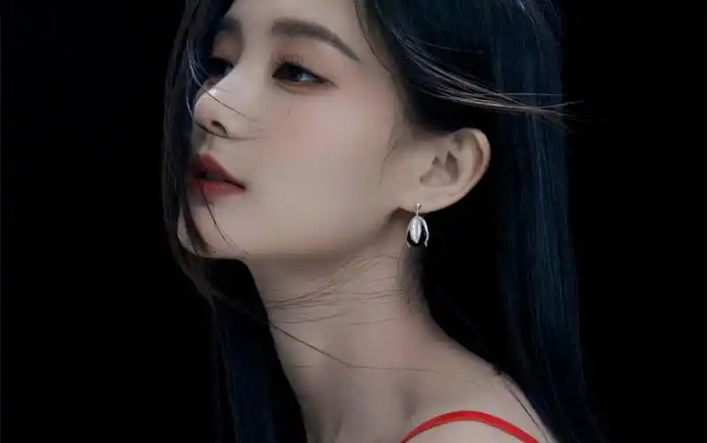 【李一桐】诠释极致性感 冷艳 又被鲨了～