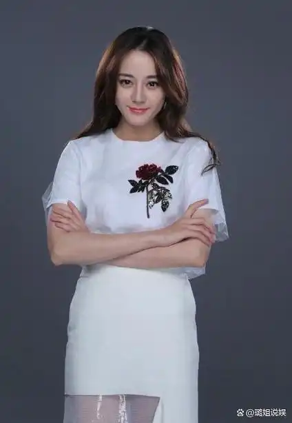 迪丽热巴未修原档生图,一时间成为了网友们广泛讨论的话题.