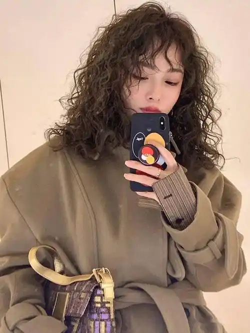 立冬后流行"烫满头"