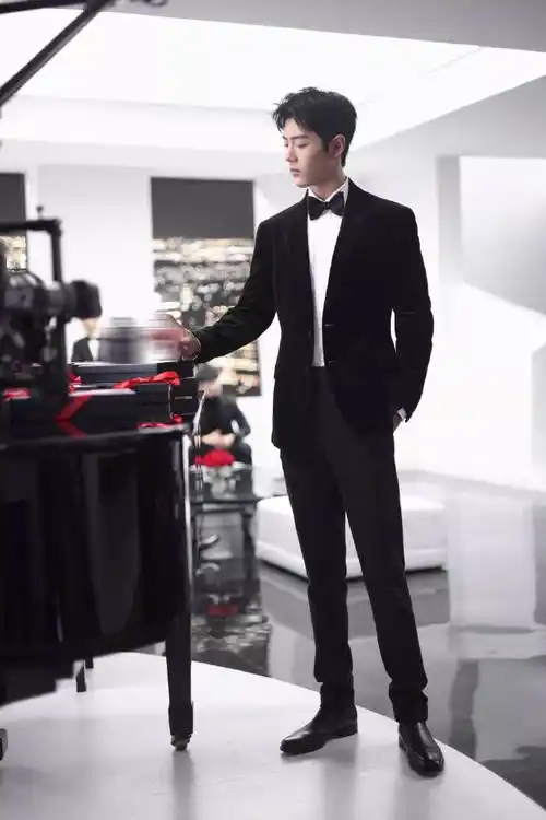 肖战cue身材#有请肖战大长腿系列!