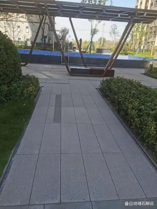 生态地铺石的由来及陶瓷透水砖的特点