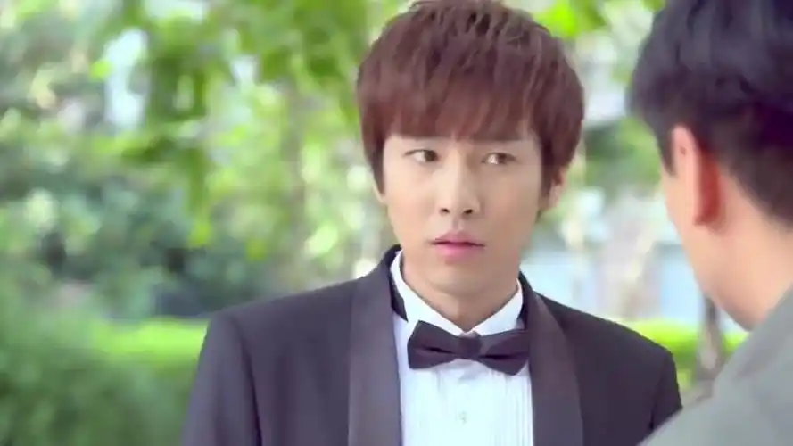 爱的阶梯:乐美不顾全家反对结婚,老爸拦新郎,谁知新郎对他动手