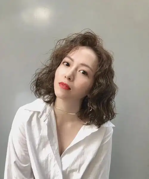 2022跨年短发"烫全头",跨年也能美美哒!|跨年|短发|发型_新浪新闻