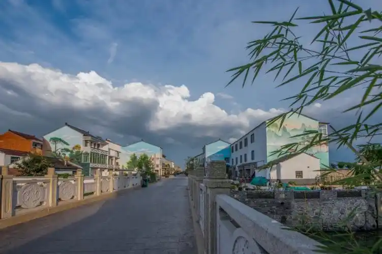 长荡湖边一一柚山村